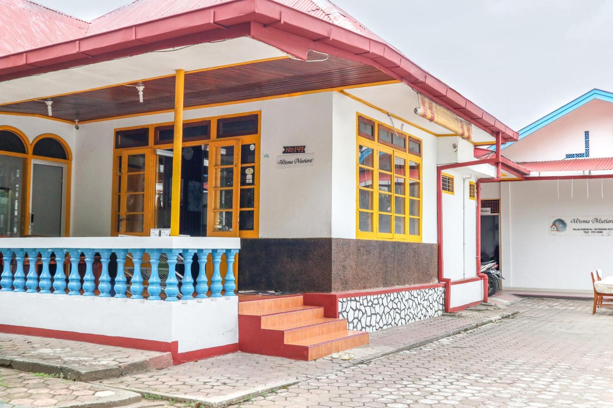 Wisma Mutiara Padang  Exterior foto
